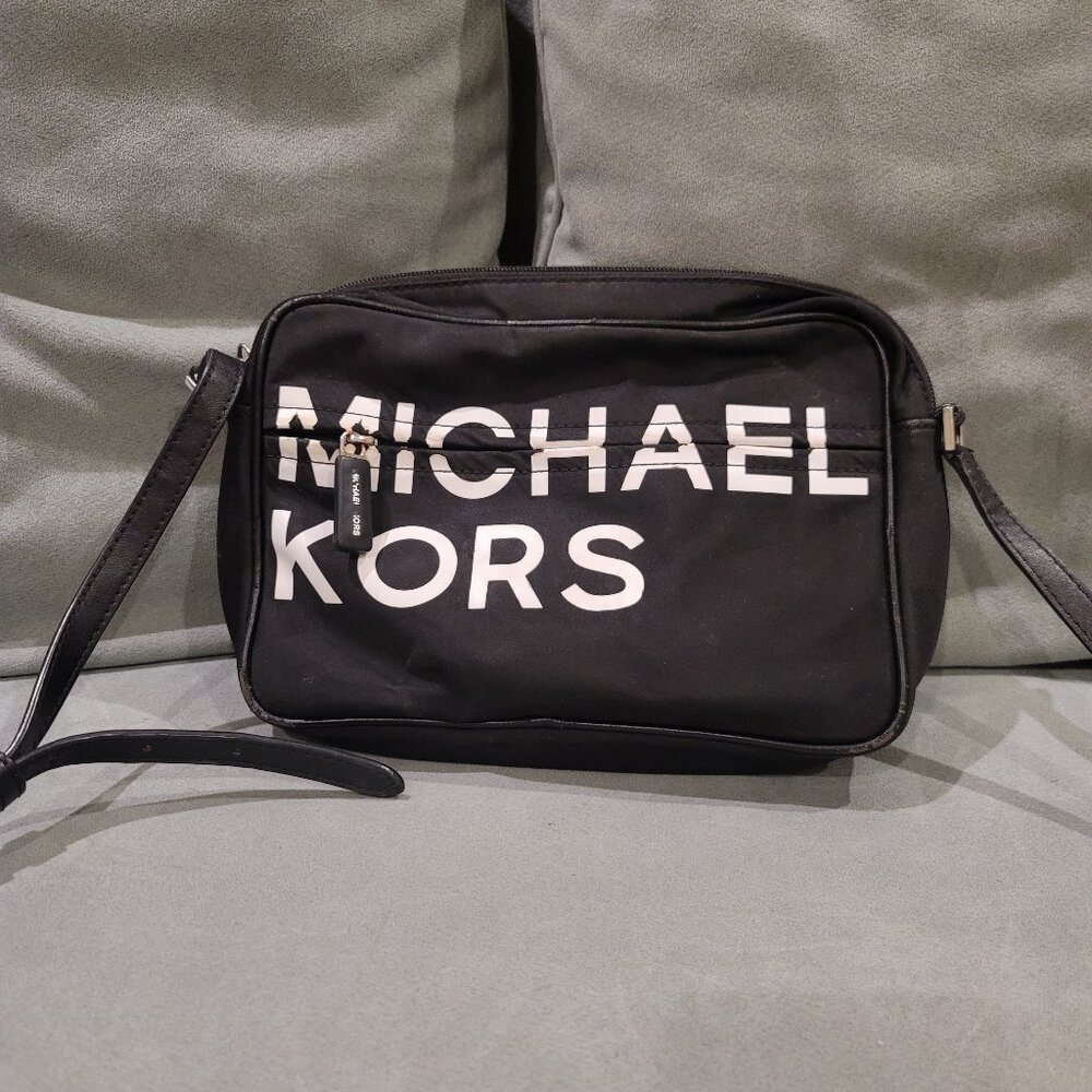 Micheal Kors cross body